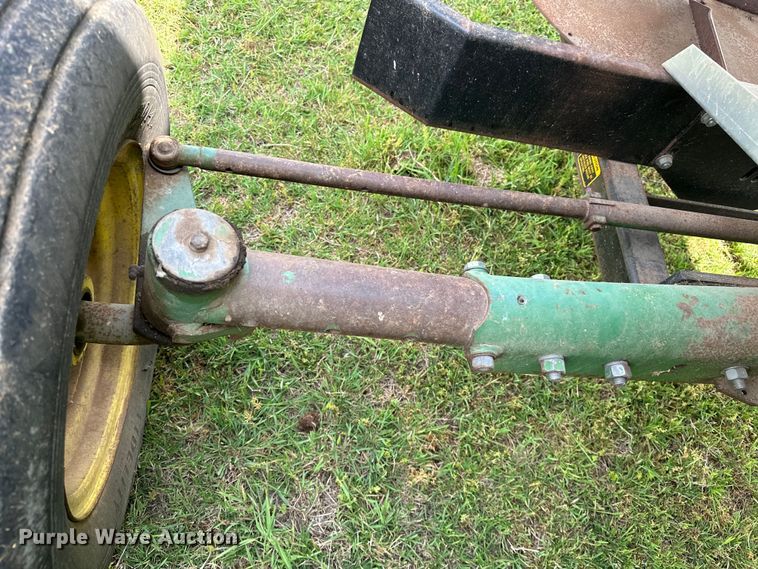 image for item NR9824 John Deere 4400 combine