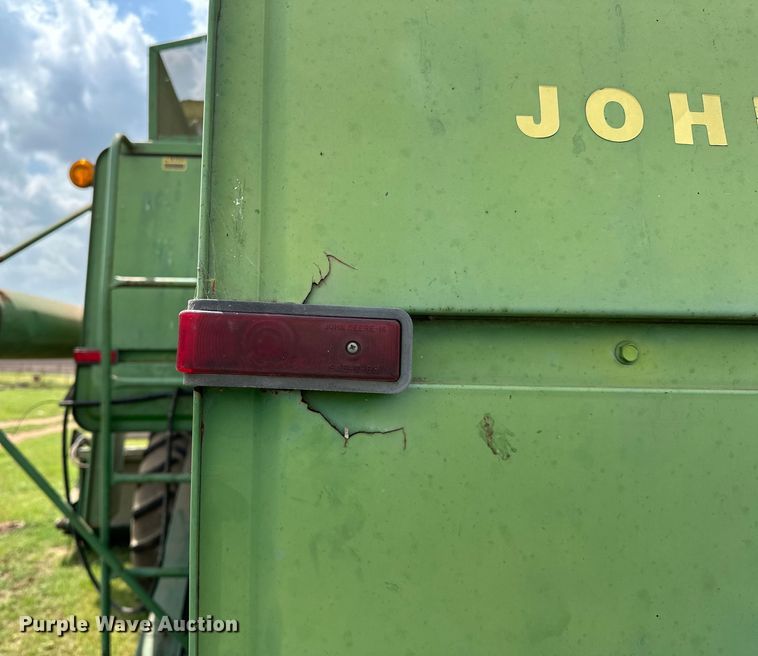 image for item NR9824 John Deere 4400 combine