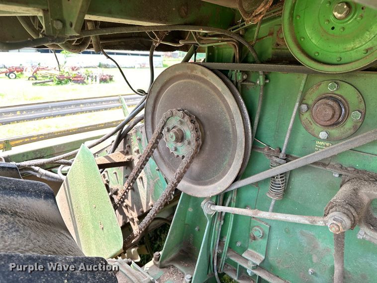 image for item NR9824 John Deere 4400 combine