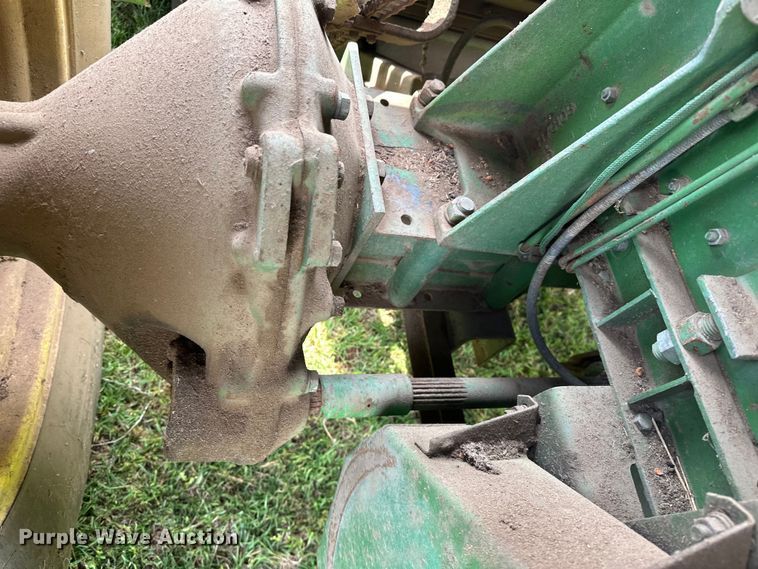 image for item NR9824 John Deere 4400 combine