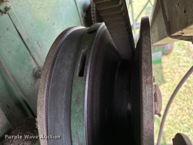 image for item NR9824 John Deere 4400 combine