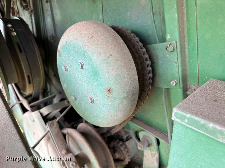 image for item NR9824 John Deere 4400 combine