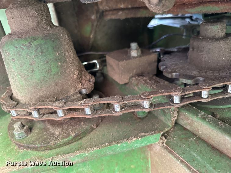 image for item NR9824 John Deere 4400 combine