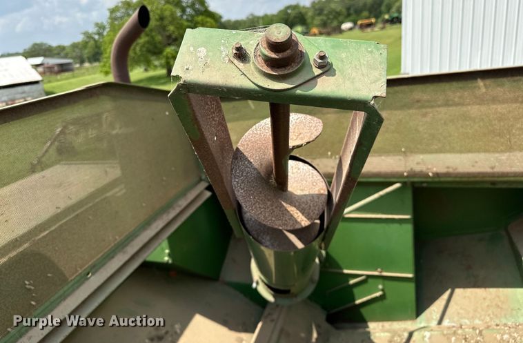 image for item NR9824 John Deere 4400 combine