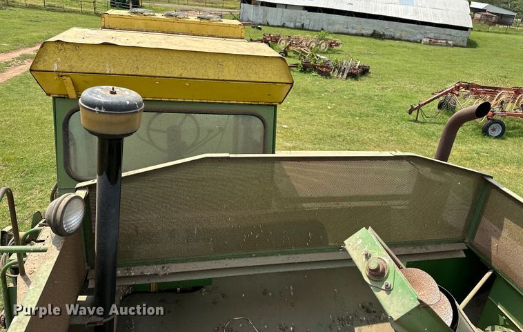 image for item NR9824 John Deere 4400 combine