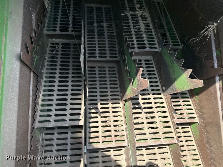 image for item NR9824 John Deere 4400 combine