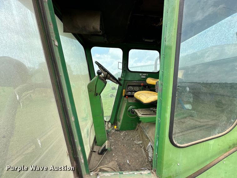 image for item NR9824 John Deere 4400 combine