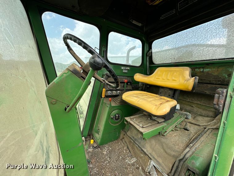 image for item NR9824 John Deere 4400 combine