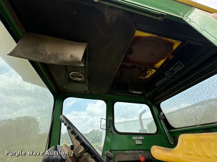 image for item NR9824 John Deere 4400 combine