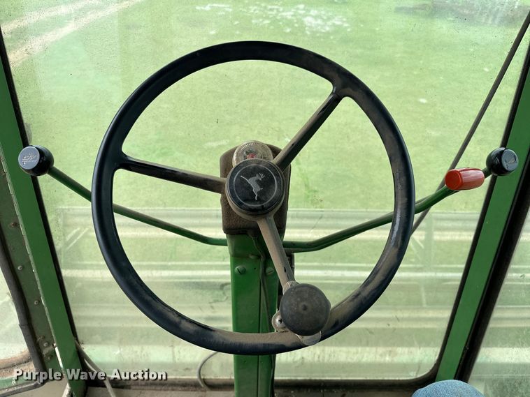 image for item NR9824 John Deere 4400 combine