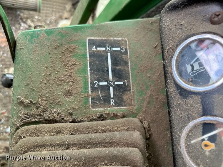 image for item NR9824 John Deere 4400 combine