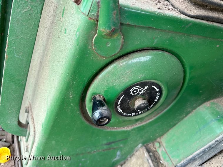 image for item NR9824 John Deere 4400 combine
