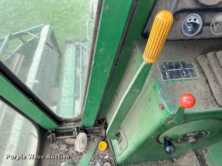 image for item NR9824 John Deere 4400 combine