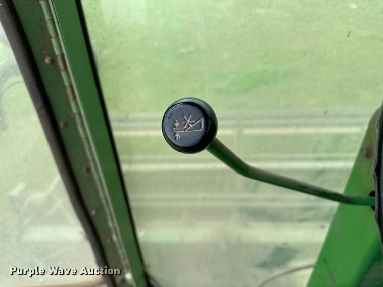 image for item NR9824 John Deere 4400 combine