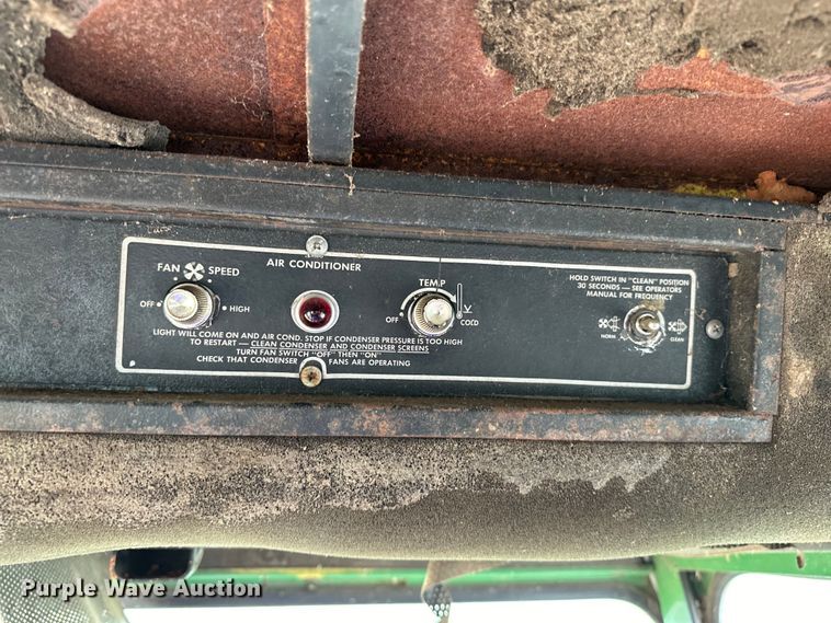 image for item NR9824 John Deere 4400 combine