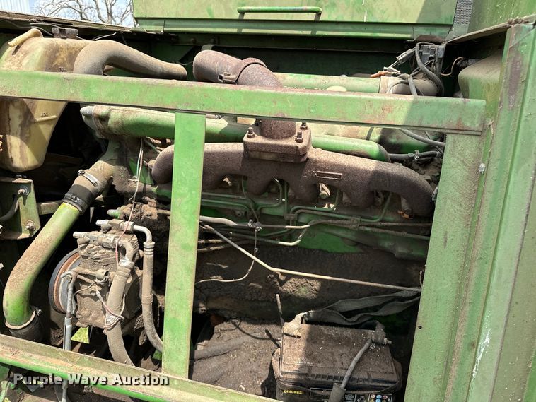 image for item NR9824 John Deere 4400 combine