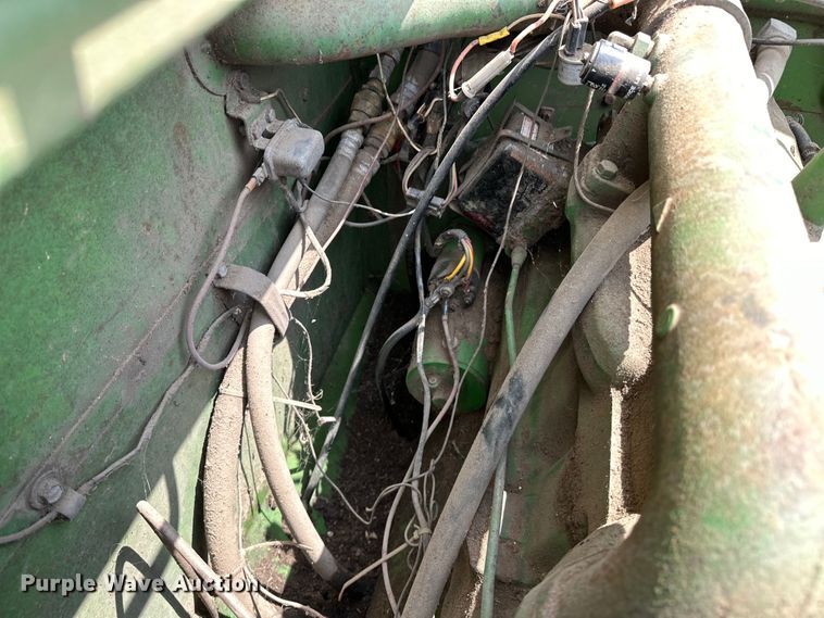 image for item NR9824 John Deere 4400 combine