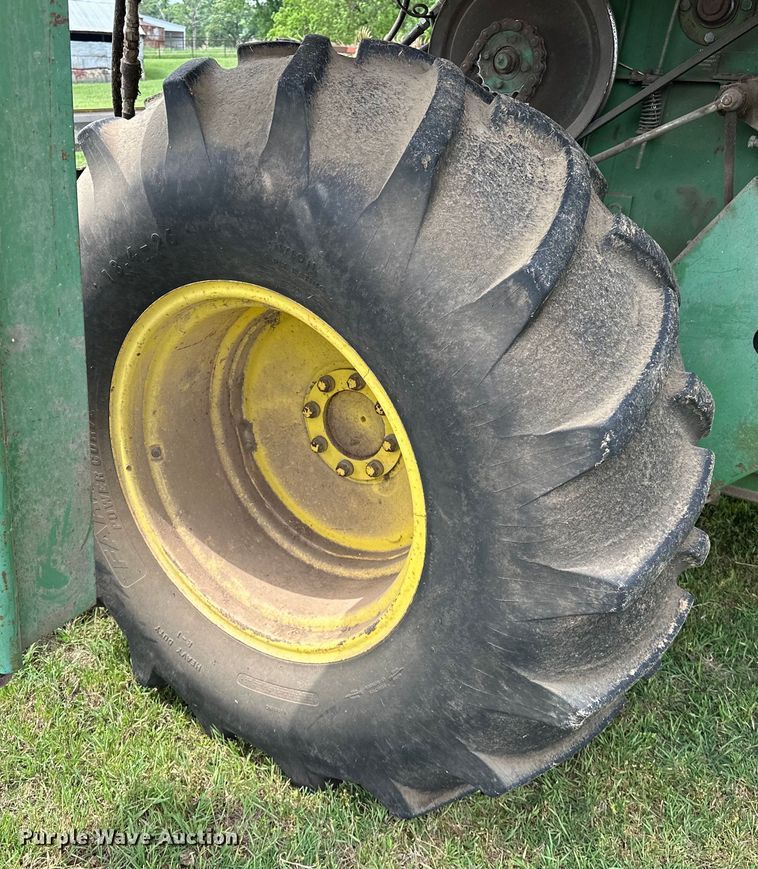 image for item NR9824 John Deere 4400 combine