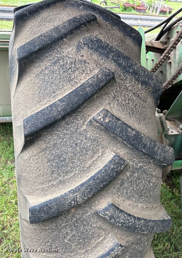 image for item NR9824 John Deere 4400 combine