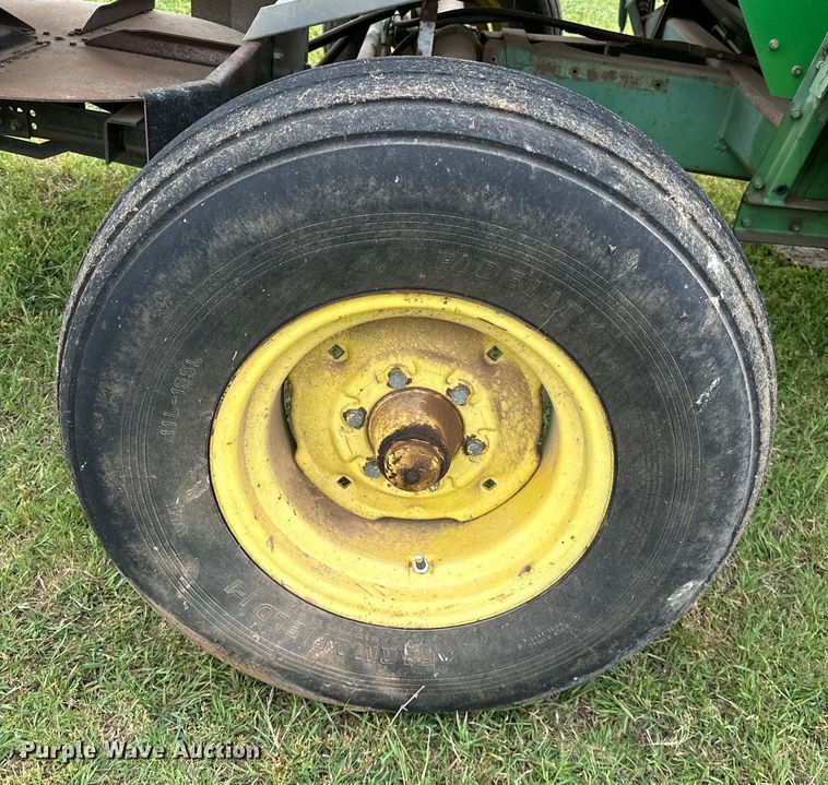 image for item NR9824 John Deere 4400 combine