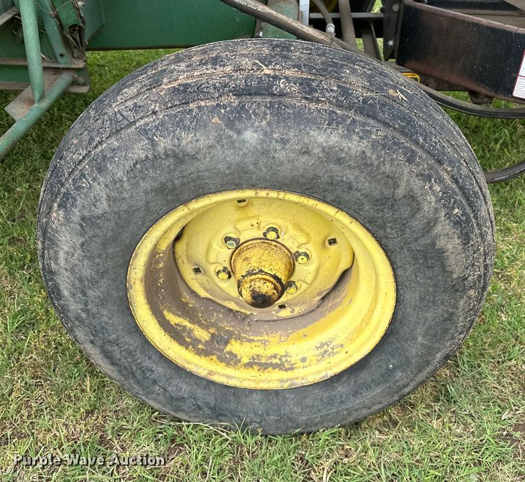 image for item NR9824 John Deere 4400 combine