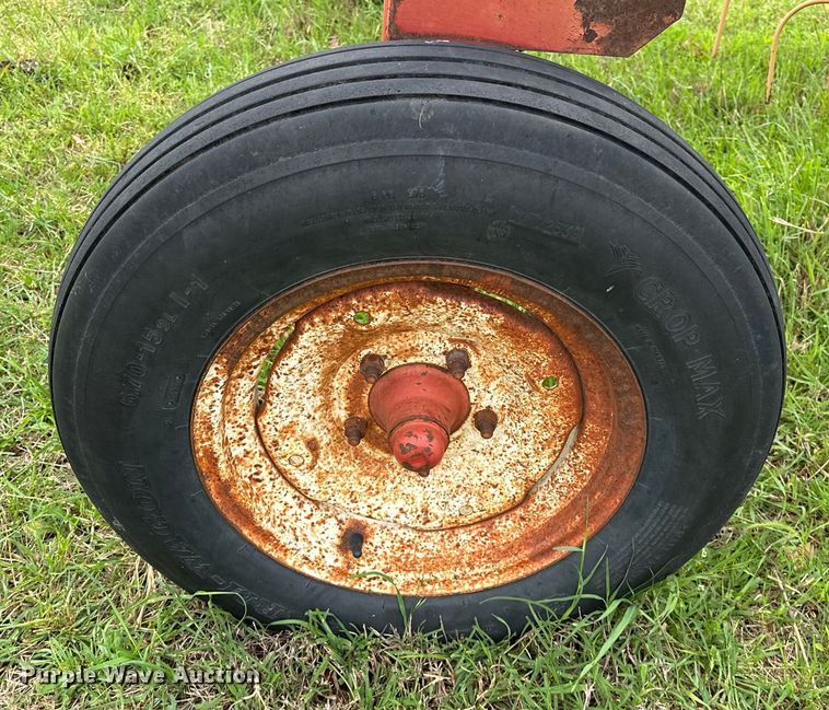 image for item NR9825 H&S BF12HC hay rake