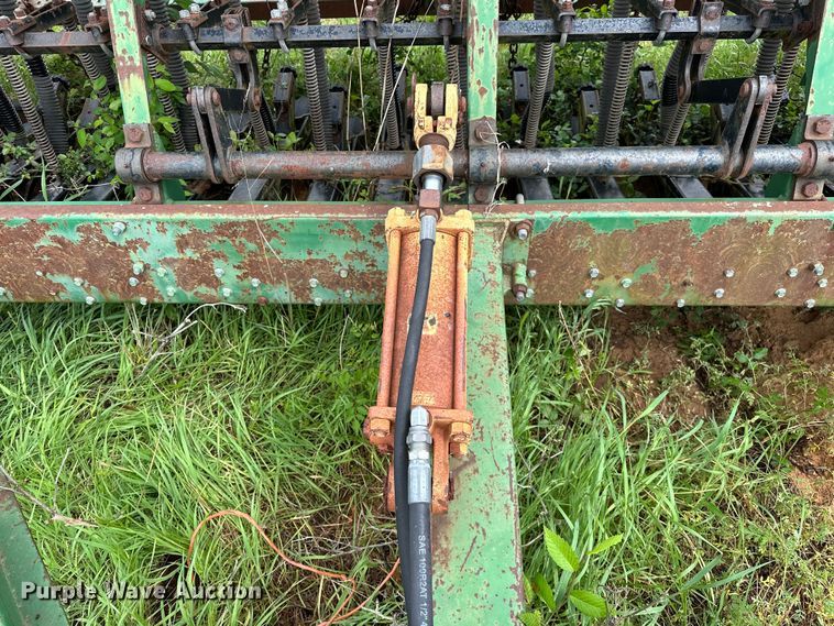 image for item NR9827 Great Plains Solid Stand EWD13 grain drill