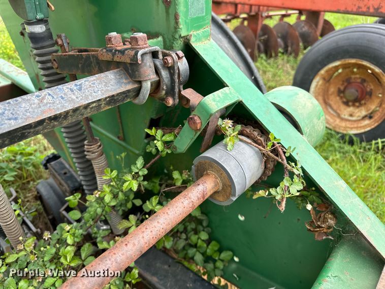 image for item NR9827 Great Plains Solid Stand EWD13 grain drill