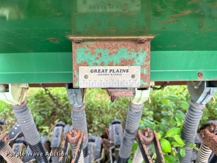 image for item NR9827 Great Plains Solid Stand EWD13 grain drill