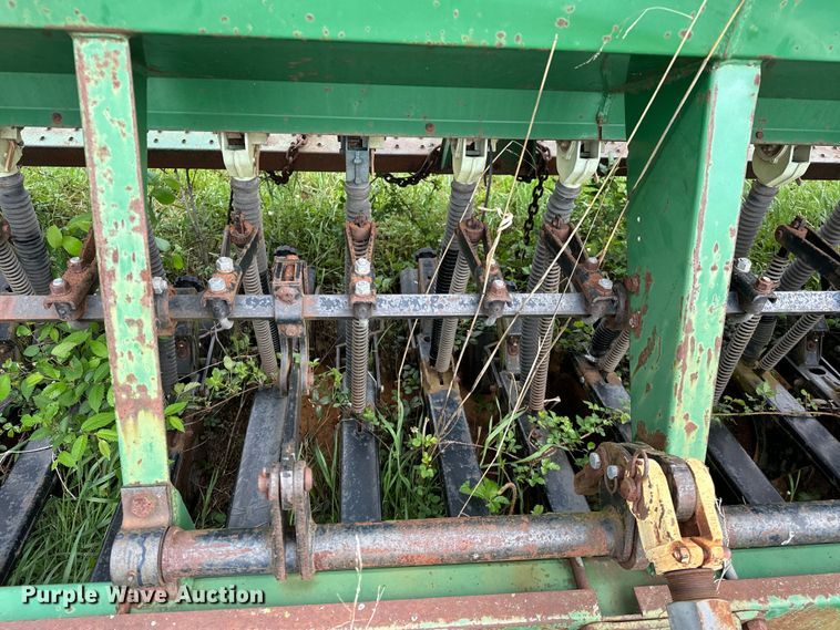 image for item NR9827 Great Plains Solid Stand EWD13 grain drill