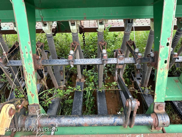 image for item NR9827 Great Plains Solid Stand EWD13 grain drill