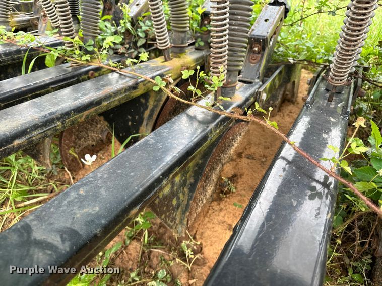 image for item NR9827 Great Plains Solid Stand EWD13 grain drill