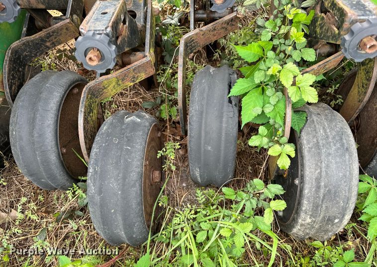 image for item NR9827 Great Plains Solid Stand EWD13 grain drill