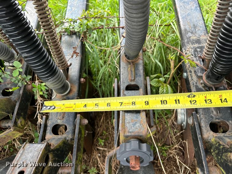 image for item NR9827 Great Plains Solid Stand EWD13 grain drill