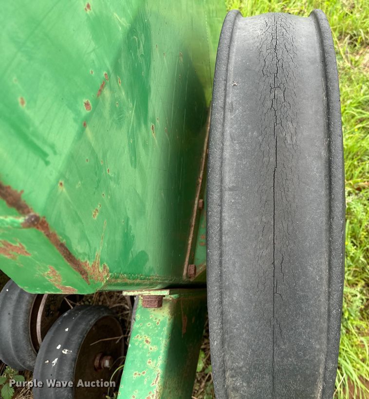 image for item NR9827 Great Plains Solid Stand EWD13 grain drill