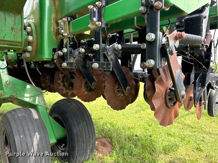 image for item NR9828 Great Plains  3010NT no-till grain drill