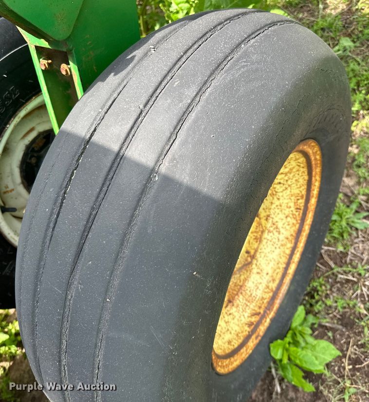 image for item NR9828 Great Plains  3010NT no-till grain drill