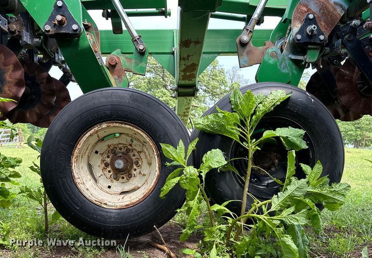 image for item NR9828 Great Plains  3010NT no-till grain drill