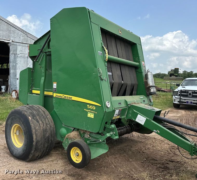 image for item NR9830 2013 John Deere 569 MegaWidePlus round baler