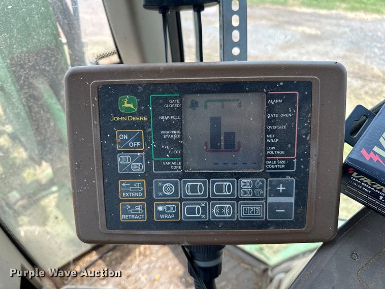 image for item NR9830 2013 John Deere 569 MegaWidePlus round baler