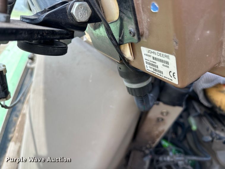 image for item NR9830 2013 John Deere 569 MegaWidePlus round baler