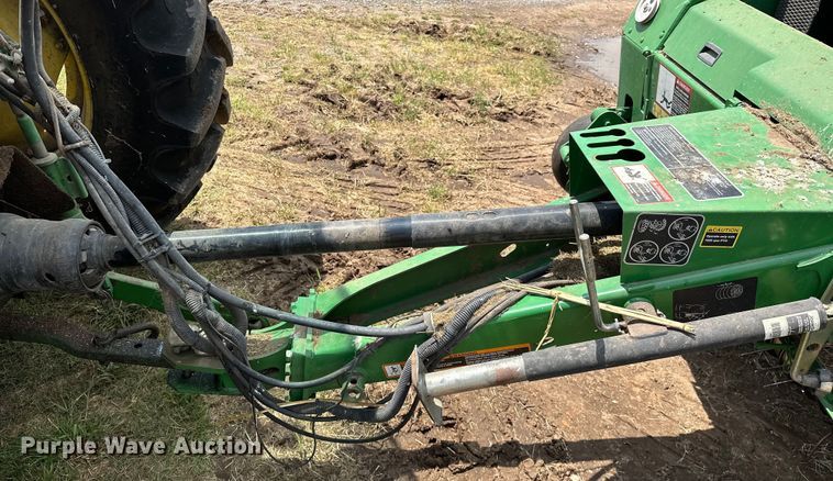 image for item NR9830 2013 John Deere 569 MegaWidePlus round baler