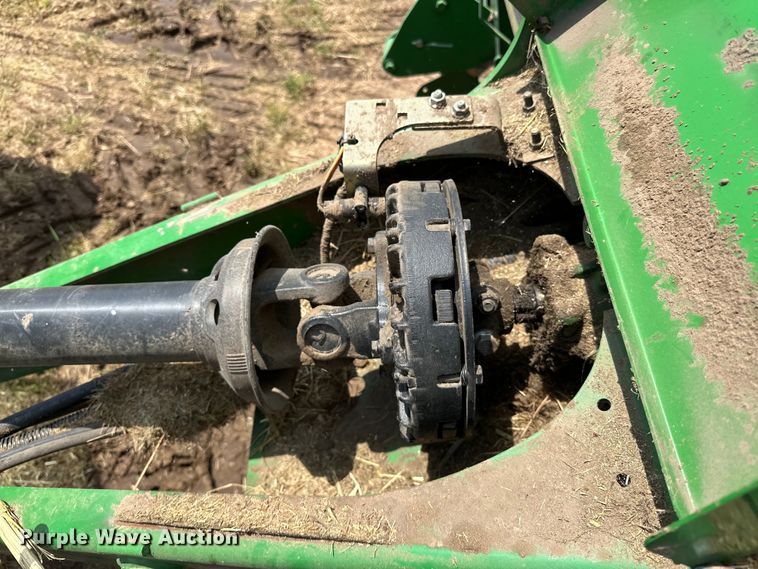 image for item NR9830 2013 John Deere 569 MegaWidePlus round baler