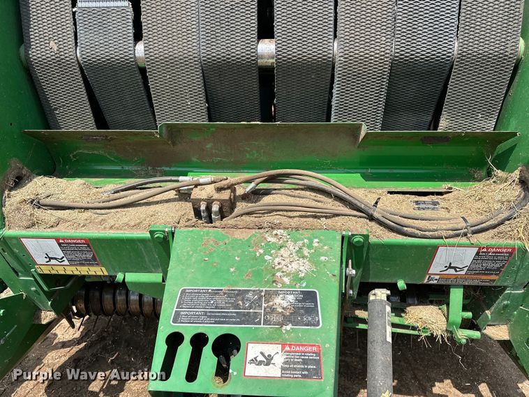 image for item NR9830 2013 John Deere 569 MegaWidePlus round baler