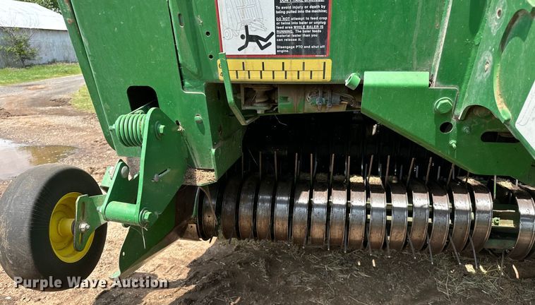 image for item NR9830 2013 John Deere 569 MegaWidePlus round baler