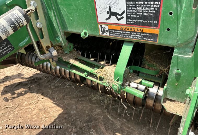 image for item NR9830 2013 John Deere 569 MegaWidePlus round baler