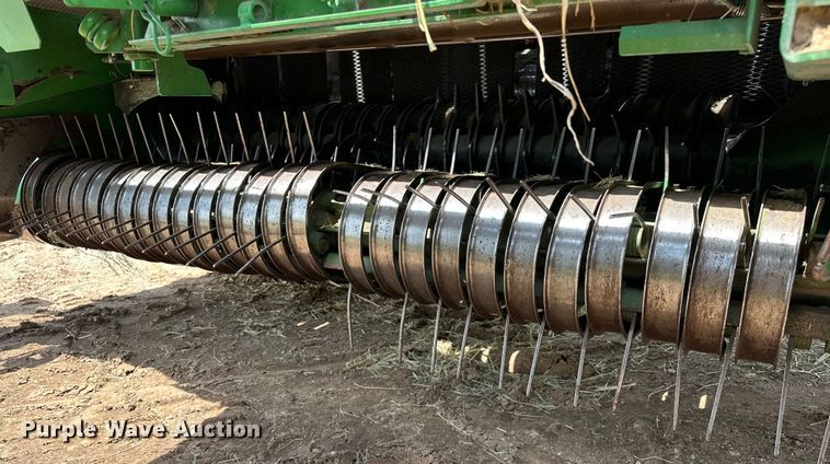 image for item NR9830 2013 John Deere 569 MegaWidePlus round baler