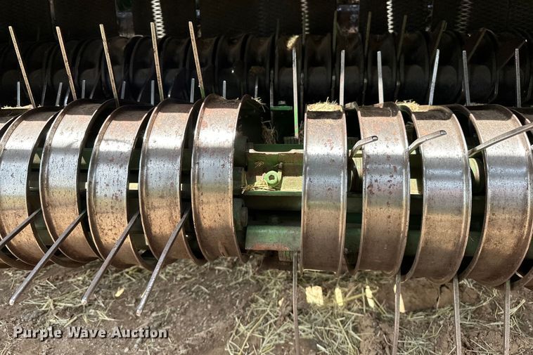 image for item NR9830 2013 John Deere 569 MegaWidePlus round baler