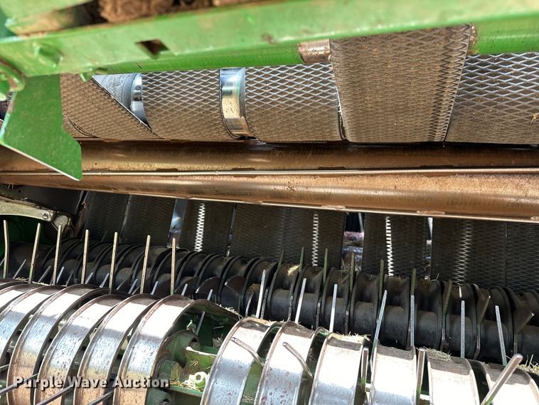 image for item NR9830 2013 John Deere 569 MegaWidePlus round baler