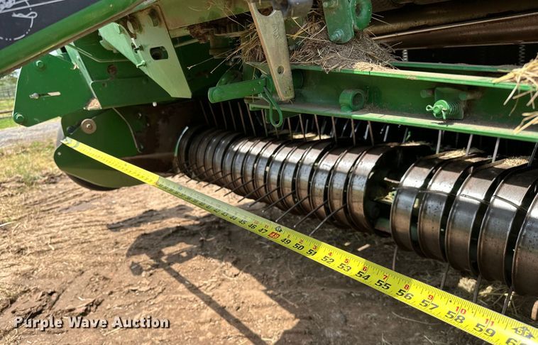 image for item NR9830 2013 John Deere 569 MegaWidePlus round baler